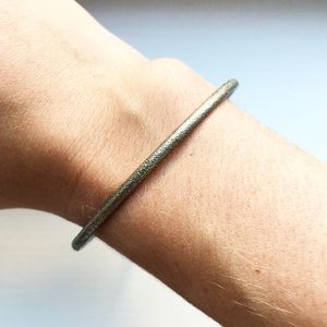 Vintage thin textured brassy gold bangle bracelet